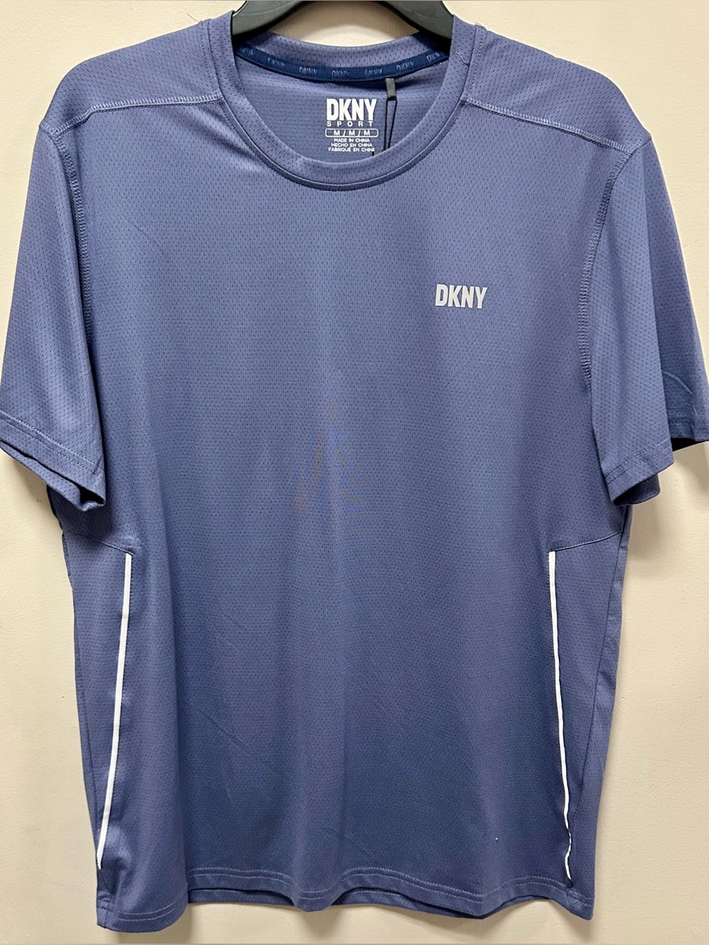 DKNY Men’s Blue Performance T-Shirt Sz M NWT